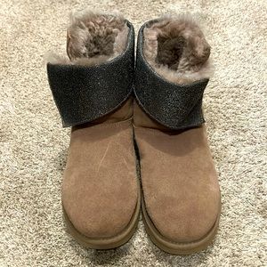 Ugg boot with side zipper.